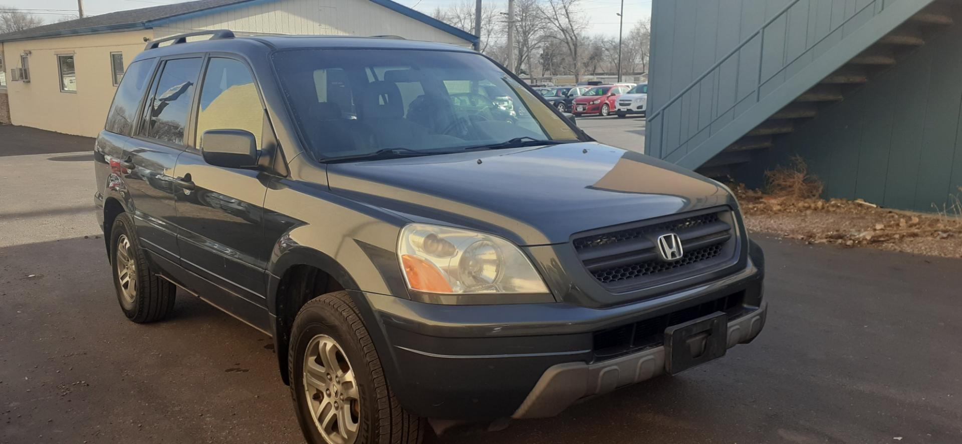 2004 Honda Pilot (2HKYF18594H) , located at 2015 Cambell Street, Rapid City, SD, 57701, (605) 342-8326, 44.066433, -103.191772 - CARFAX AVAILABLE - Photo#4